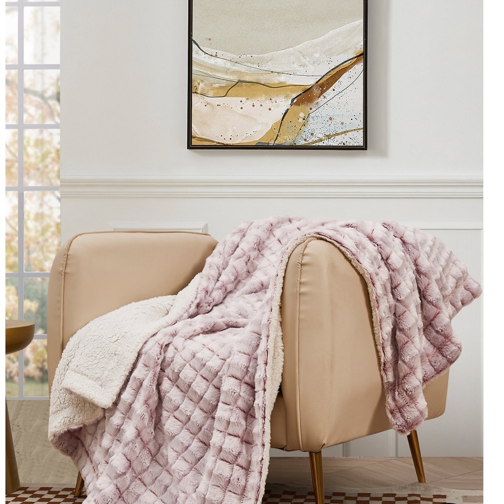 Micro-mink Sherpa throw blanket. Red/pink and cream. NWT.